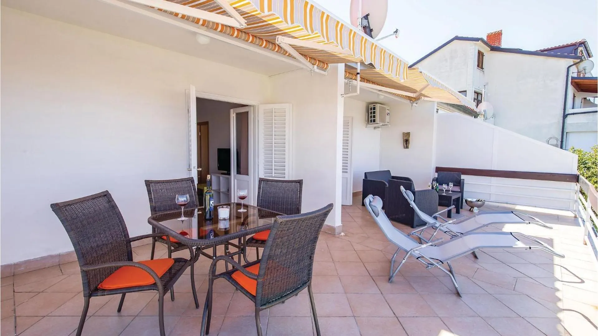 1 Bedroom Amazing Apartment In Banjol 0*,  Kroatien